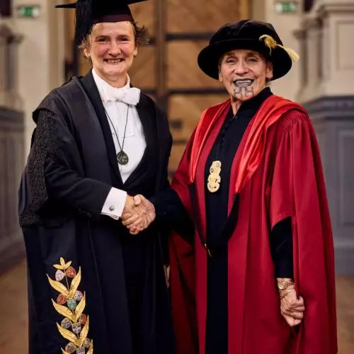 (From left to right) A photo of Professor Irene Tracy, Vice-Chancellor of the University of Oxford, and Emeritus Professor Ngahuia Te Awekotuku. 