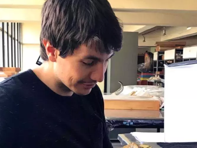 Dr Thomas A. Püschel in lab measuring bone
