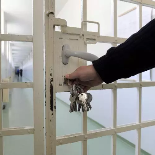 prison 